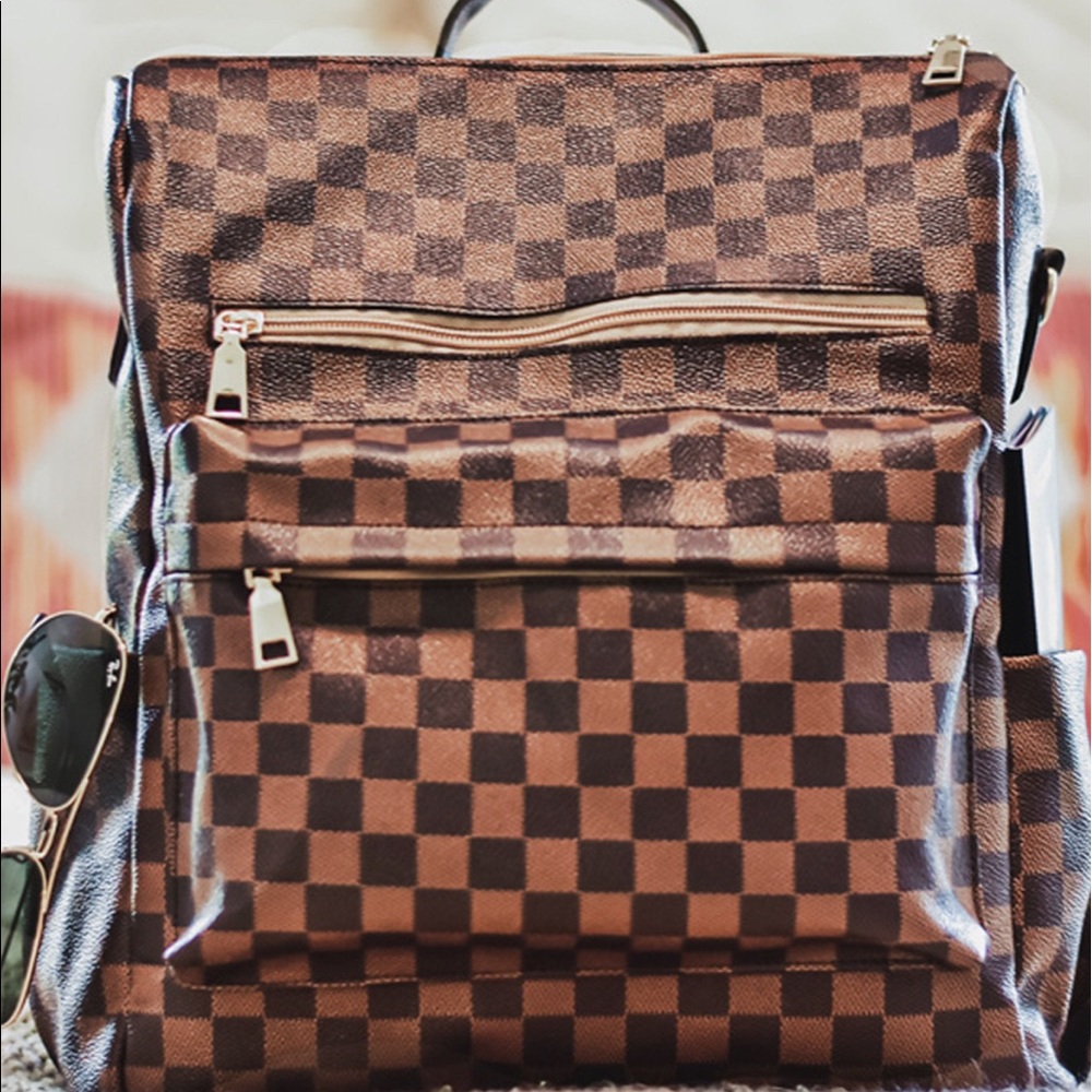number one girl bag: mocha